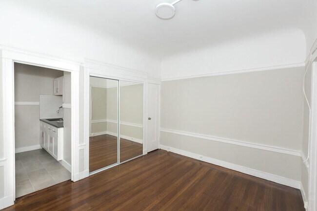 Interior Photo - 920 Leavenworth