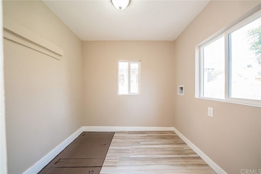 Building Photo - 1207 E 55th St