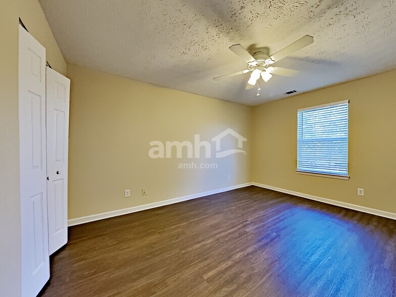 Building Photo - 186 Dean Way