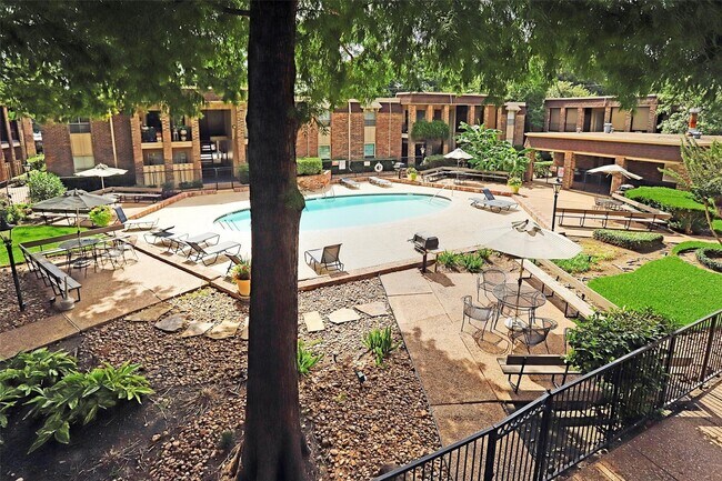 Building Photo - 7555 Katy Fwy