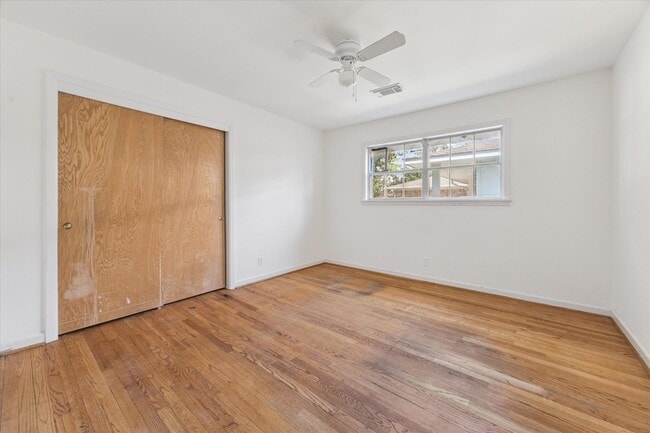 Building Photo - 7215 Alderney Dr