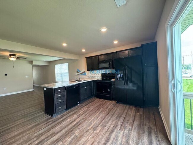 Building Photo - 815 Raven Court