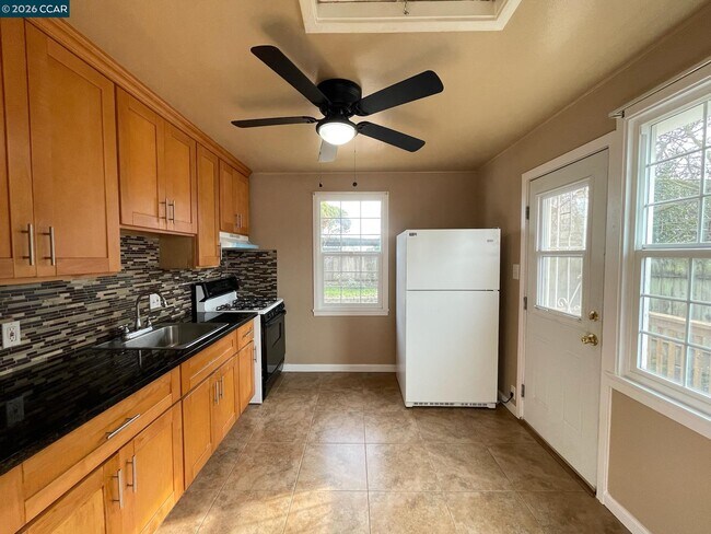 Building Photo - 25 Baldwin St