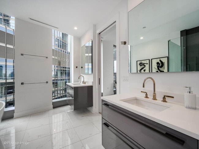 Building Photo - 403 N Wabash Ave