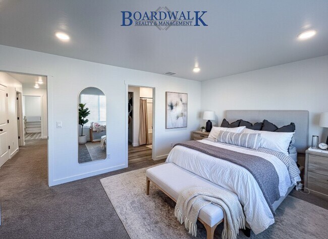 Building Photo - Modern 3-Bed Home with Yard & Amenities