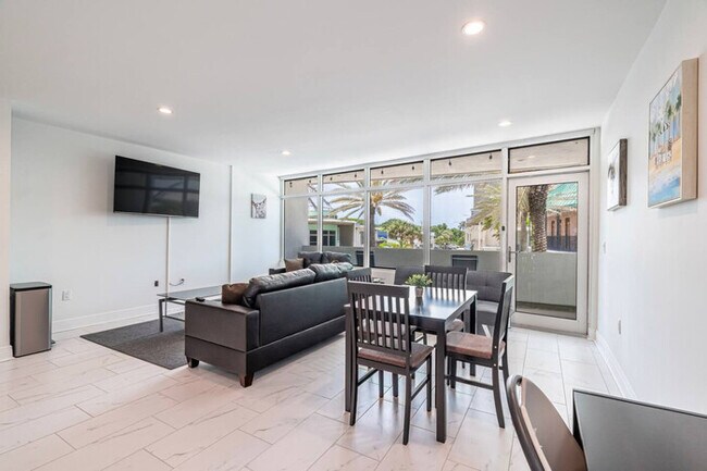 Building Photo - Beachfront Bloo's -2 Units-Ocean View Balc...