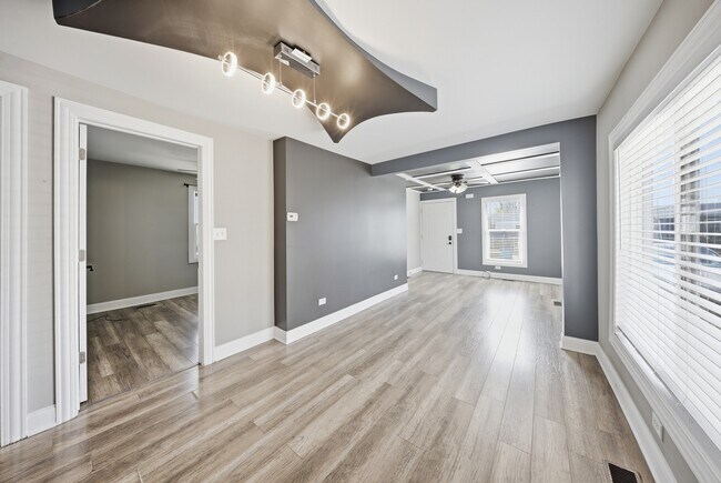 Building Photo - 810 Superior St