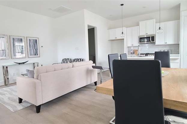 Building Photo - 311 Cyclamen St