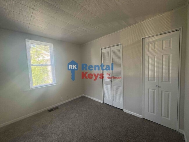 Building Photo - Two Bedroom House | Detached Garage