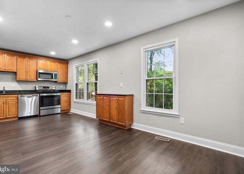 Kitchen - 2360 Albot Rd