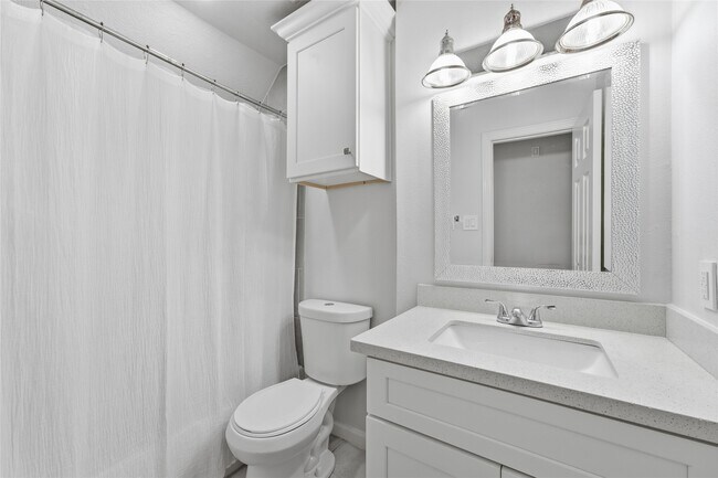Building Photo - 5234 Findlay Dr