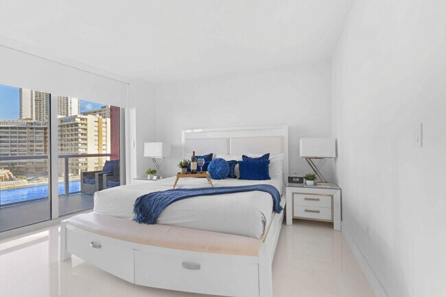 Building Photo - 2602 E Hallandale Beach Blvd