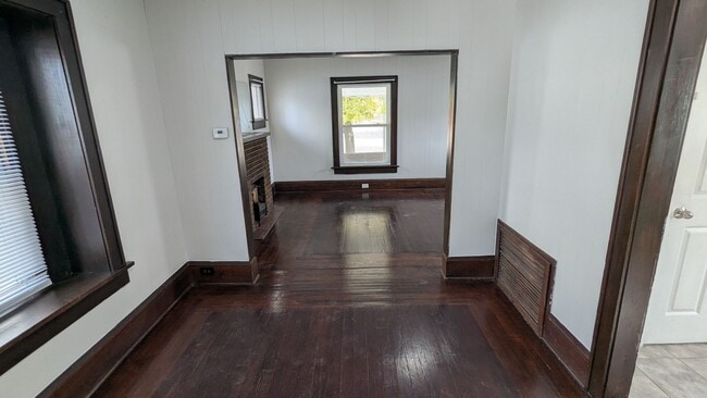 Building Photo - Charming 3-bedroom, 1-bathroom home locate...