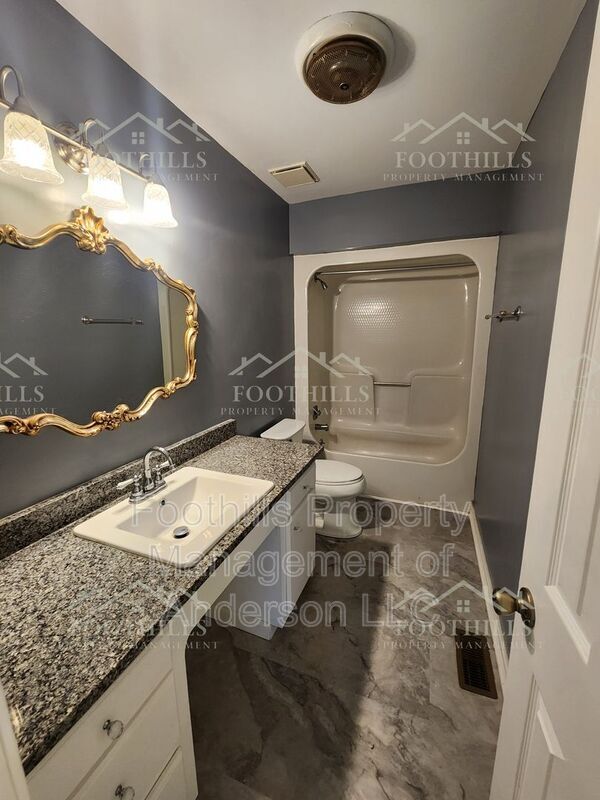 Building Photo - 211 Brady Cir