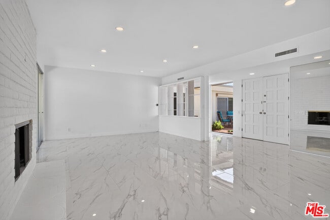 Building Photo - 75562 Camino De Plata N