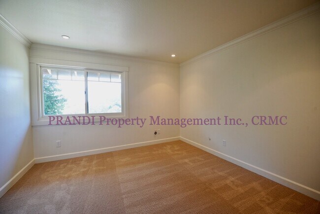 Building Photo - Spacious Glenwood Oasis with Acre of Land!