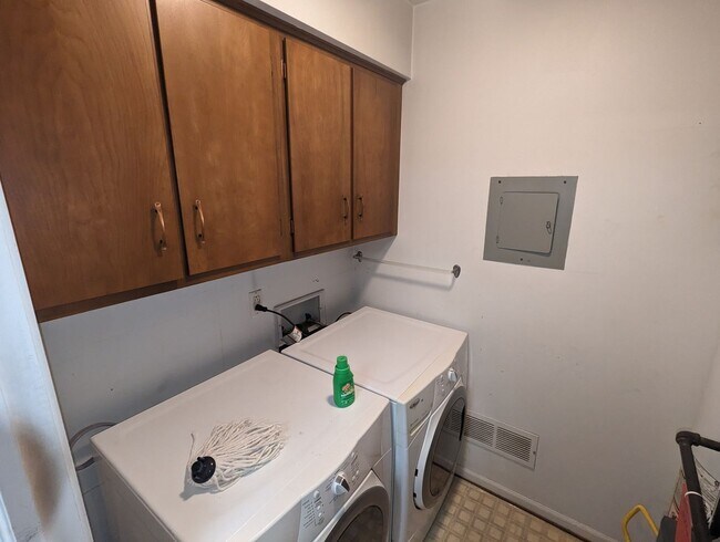 Building Photo - 5526 Heatherdowns Blvd