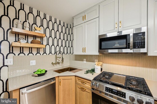 Building Photo - 3348 Chestnut Ave