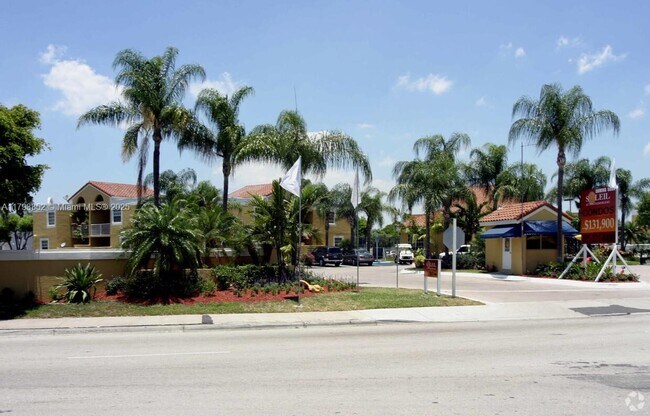 Building Photo - 9715 Fontainebleau Blvd