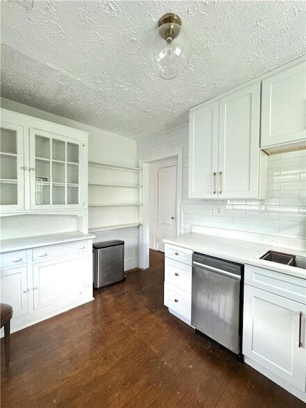 Building Photo - 52 Delmont Dr NE
