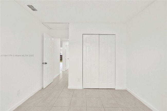 Building Photo - 941 SW 7th Ct