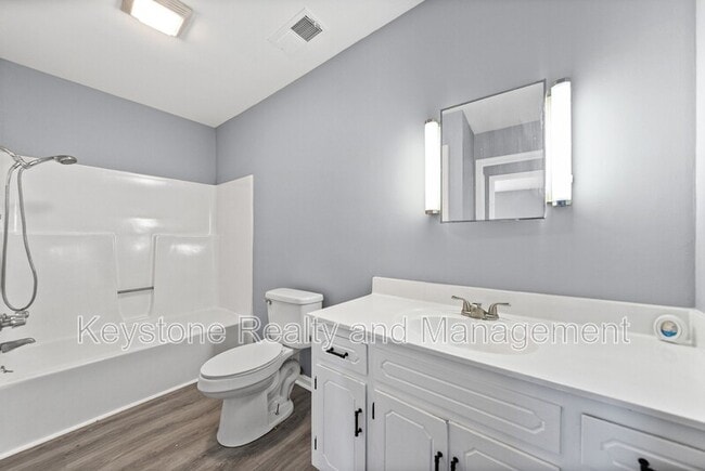 Building Photo - 1937 High St