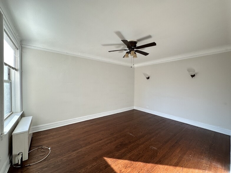 Building Photo - 1527 W Pratt Blvd