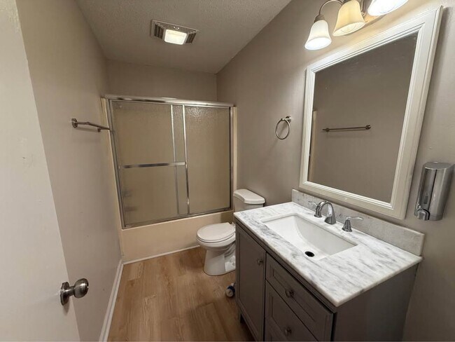 Building Photo - 311 E Jeff Davis Ave