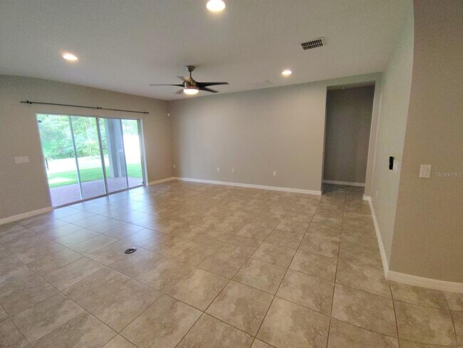 Building Photo - 2213 Waukegan Dr