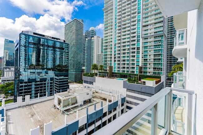 Building Photo - 1060 Brickell Ave