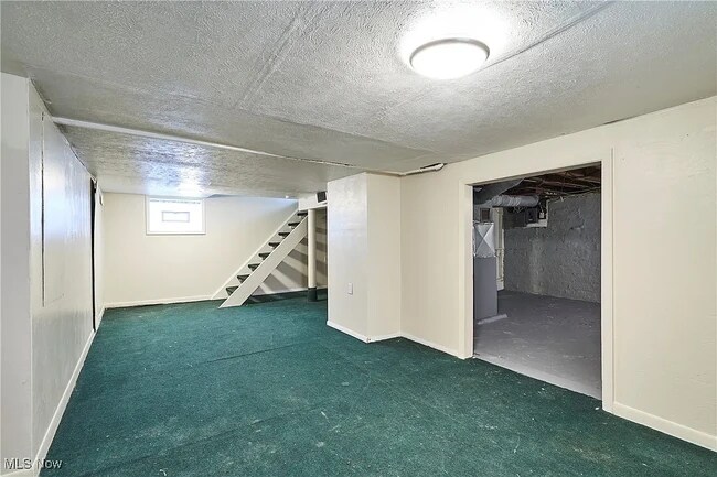 Building Photo - 8606 Vineyard Ave