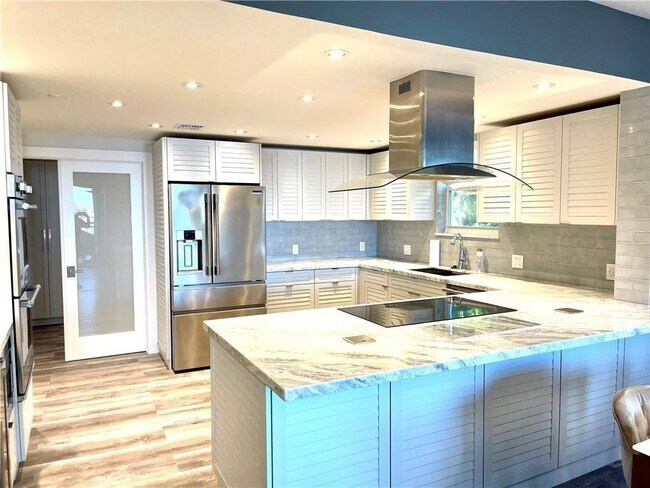 Building Photo - 1050 Seminole Dr