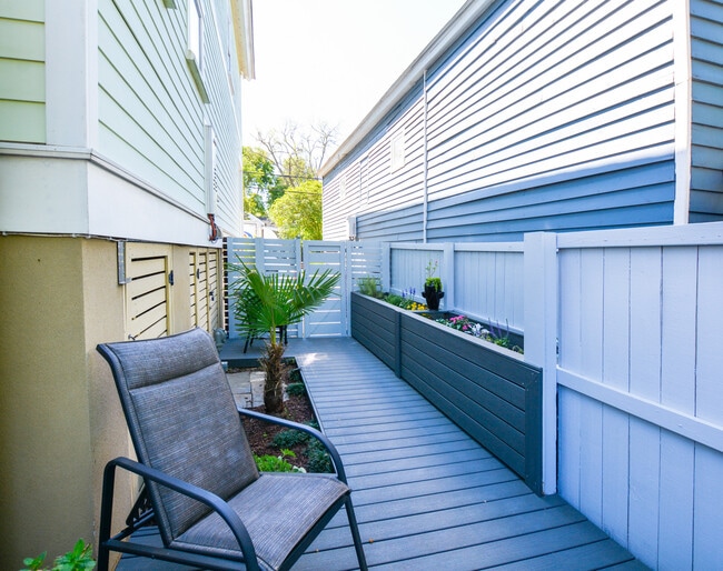 Building Photo - Fully Furnished Home in Downtown Charleston