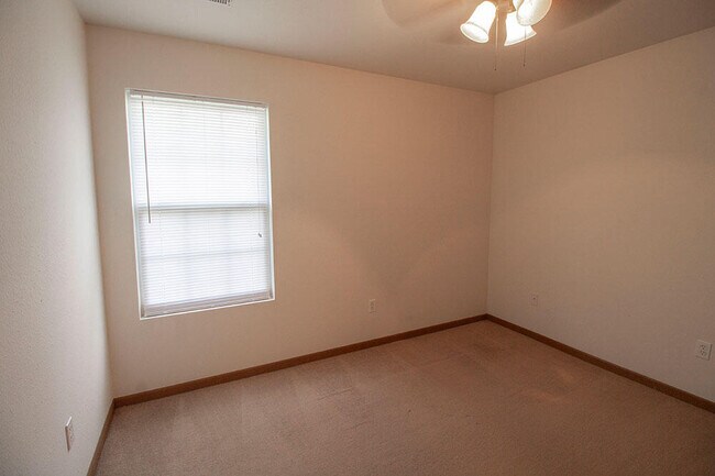 Building Photo - 1601 Smiley Ln