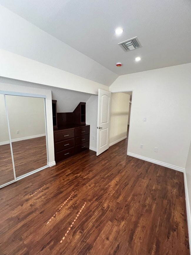 Building Photo - Camarillo - Four bedroom, 2.5 bathroom, plus loft