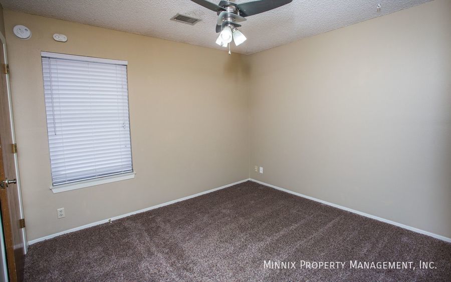 Building Photo - 4701 Country Club Dr