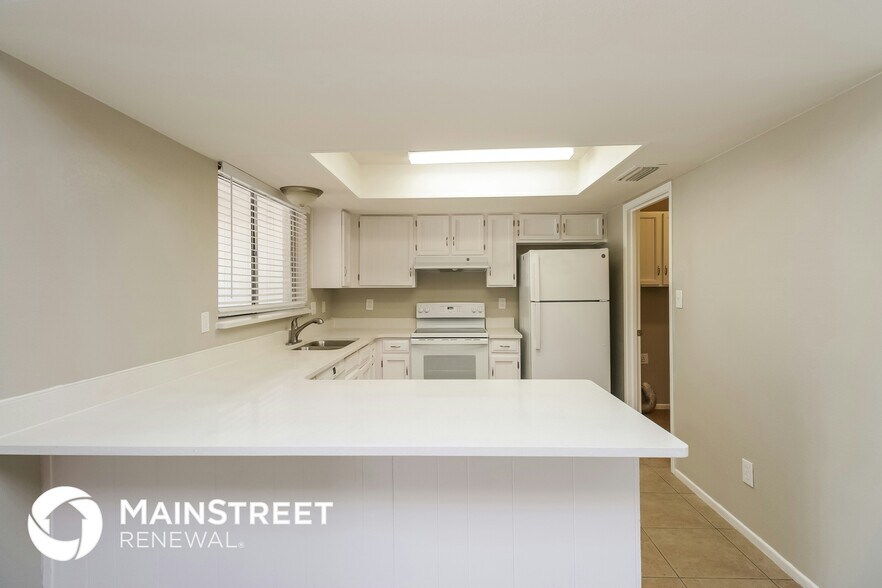 Building Photo - 1509 S Cochise