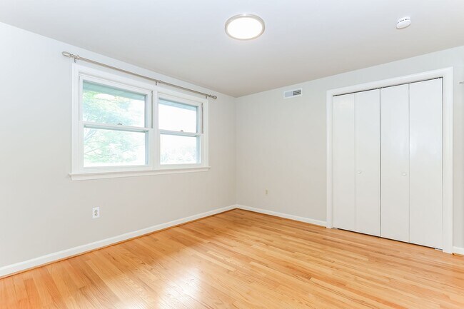 Building Photo - Spacious 3-Bedroom 2 Bath Home