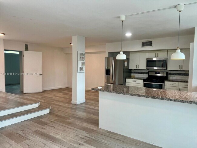 Building Photo - 7133 SW 109th Ct