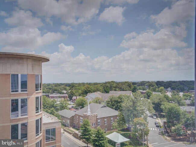 Building Photo - 820 N Pollard St