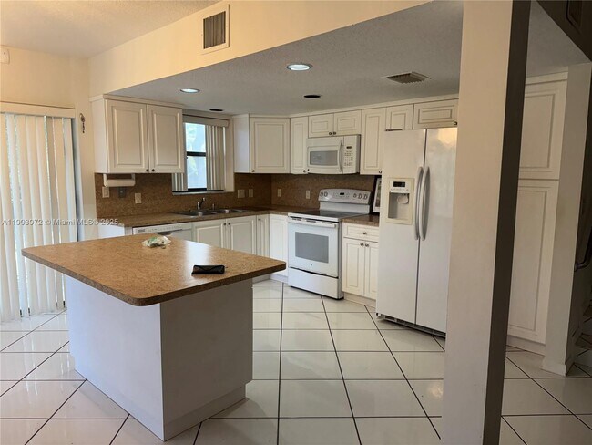 Primary Photo - 4725 SW 62nd Ave