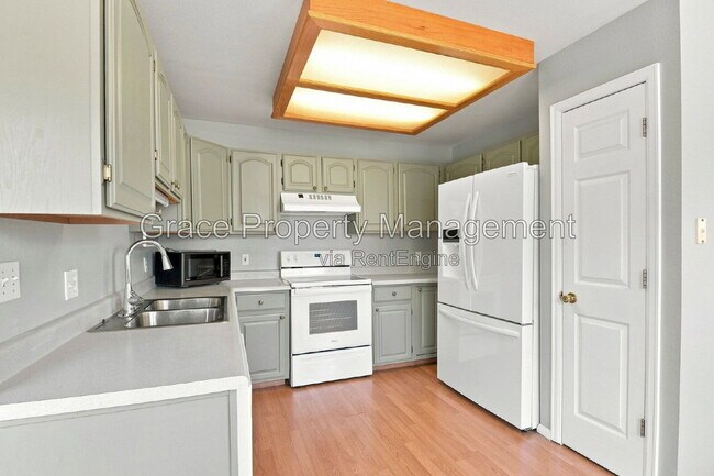 Building Photo - 4425 E 128th Pl