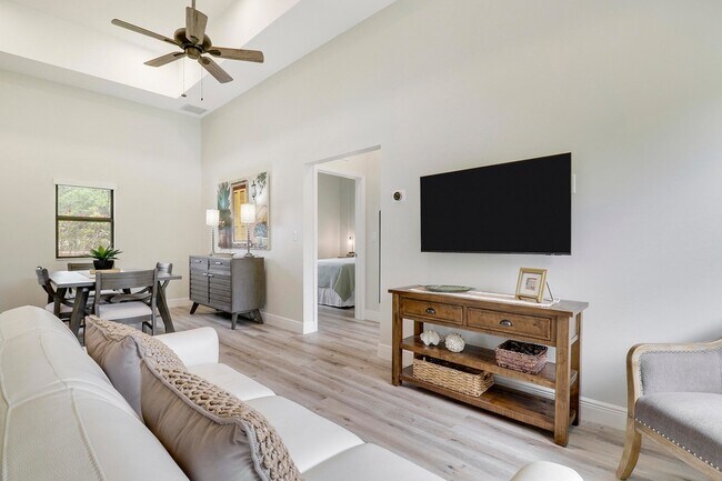 Building Photo - 10735 Lantana Rd