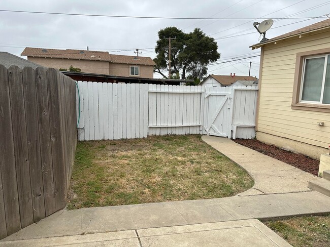 Building Photo - Cute NE Santa Maria 1 Bedroom/1 Bath rear ...