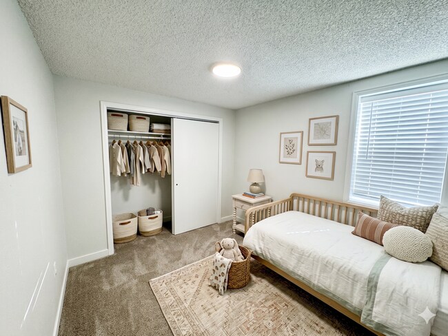 Building Photo - 5283 W Center Ave