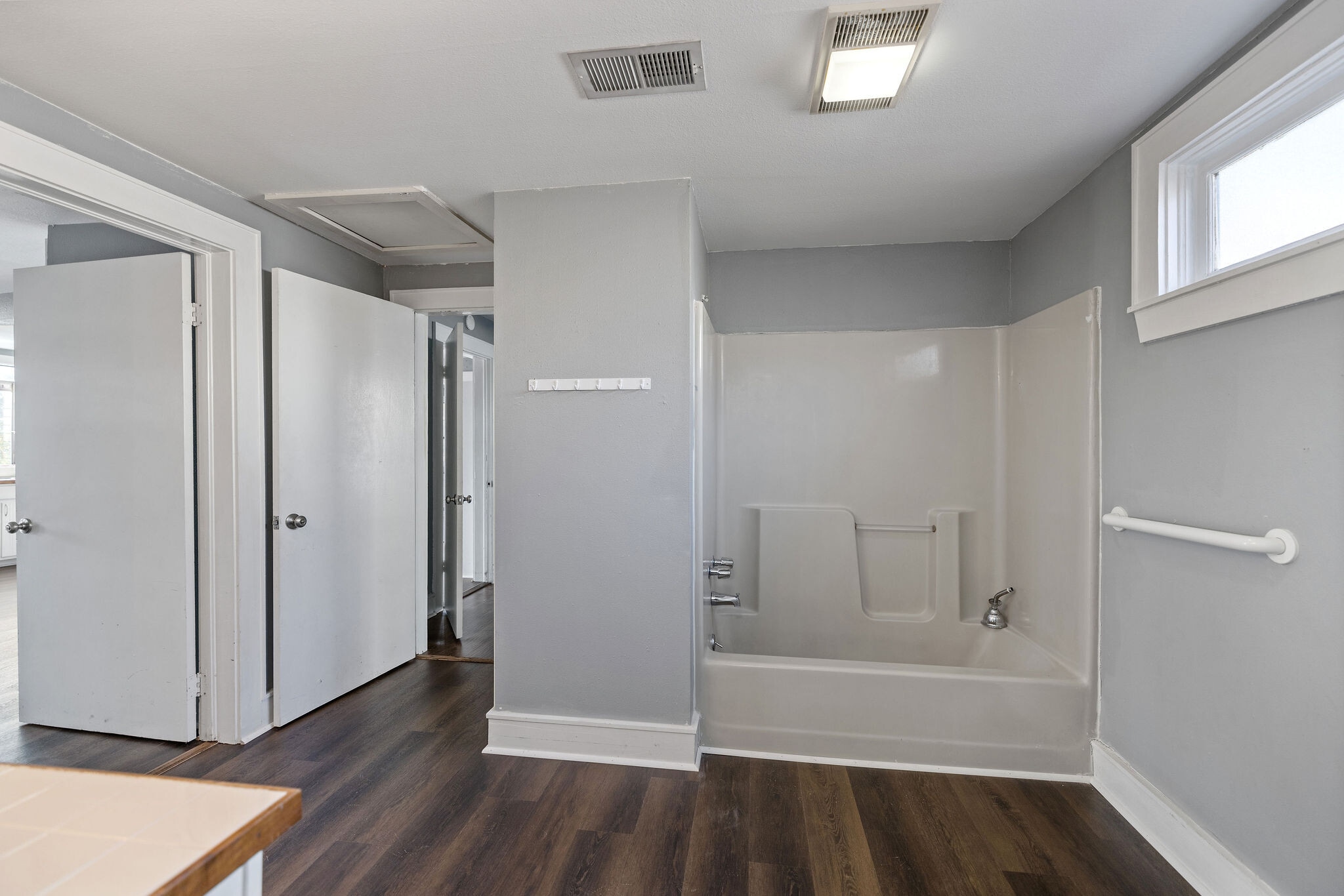 Building Photo - 160 N 7th St