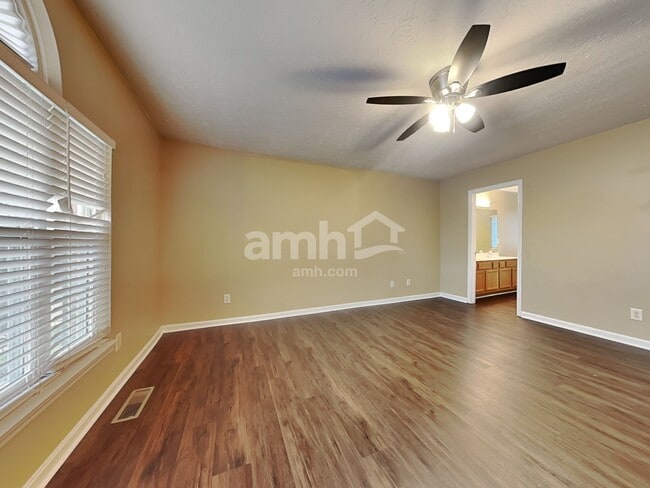 Building Photo - 1889 Bridle Path