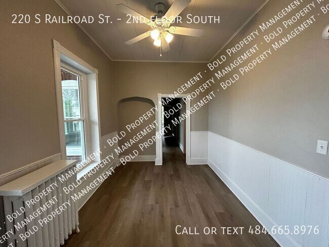 Building Photo - 220 S Railroad St