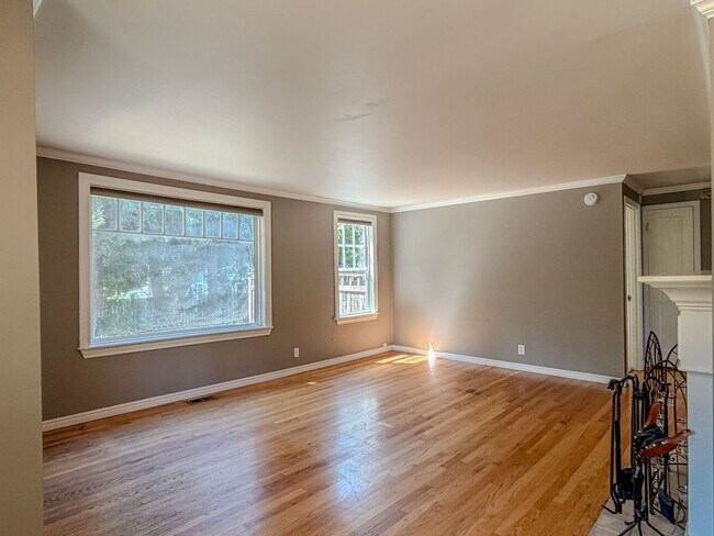 Building Photo - Lovely 4bd/2bth Haller Lake Home in North Seattle, $3,995/mo.