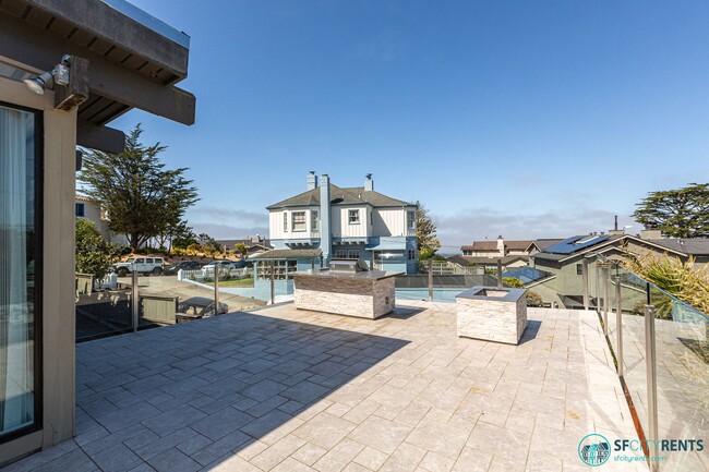 Building Photo - Sherwood Forest: Single Family Home w/ 2 C...